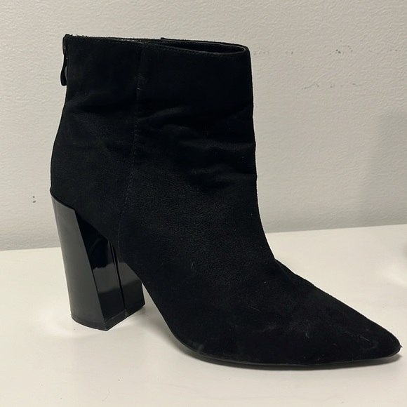 Ladies’ suede leather booties - Picture 2 of 7